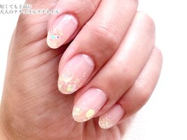 派手すぎない大人のラメネイル