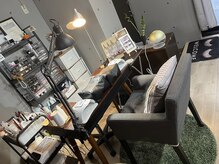 エンジョイネイル(N'joy nail)の雰囲気（コンクリート打ちっぱなしの面白い作りの建物です。）