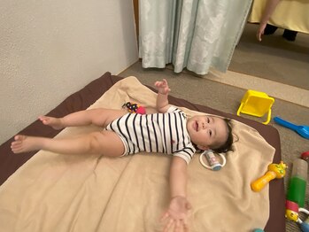 子育てママの整体サロン/施術中のお子様の様子