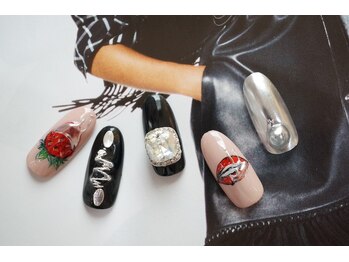 ネイル フライガール(nail FLY GIRL)/手書き唇、いちごデザイン