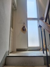 鍼灸イズン/こちらが３階の入口です