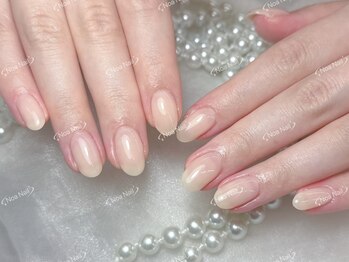 ベージュ色　シンプルネイル