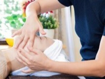 【揉まない整体】頭蓋仙骨療法 小顔矯正 bi-cho-骨の写真/<機械不使用!伝統的なオールハンドで顔面骨を緩める。>歪みを整え頭やデコルテ・首肩も軽く♪