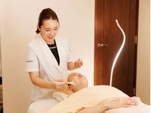 お悩みに合わせて美容液を調合していきます。