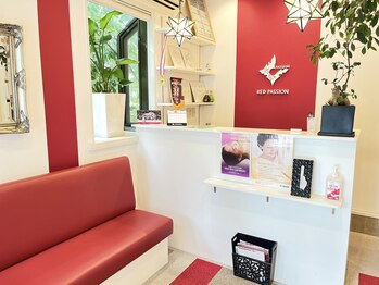 ダイエットサロン/おしゃれな店内で明るくお出迎え