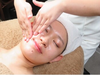 メナードフェイシャルサロン 本通りの写真/【むくみ・シワたるみ・二重顎ケア】筋肉に沿ったアプローチ方法で老廃物の排出を促進し、小顔＆美肌へ◎