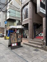 エナネイル 中央町店(ENA nail)/アーケードから見たビルの外観