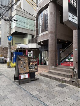 エナネイル 中央町店(ENA nail)/アーケードから見たビルの外観