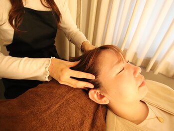 みみもふ 関内店の写真/ドライヘッドスパでクイックケア★頭皮のコリをほぐして、リラックス…♪施術が始まると寝てしまう方続出！