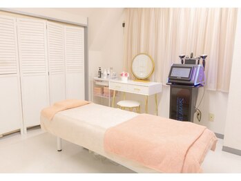 シャトン ボーテ(chaton beaute)/白とピンクを基調とした店内♪