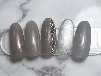 ミリミリネイル(MILI mili nail)/縦ラインビジューネイル