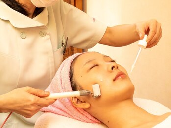 カナン 岡山本店の写真/【紫外線対策&美白・シミケア60分】美容成分がたっぷり入ったジェルを使用し、内側まで潤いをチャージ*