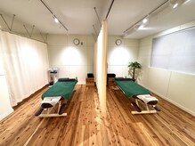 鍼灸整骨院 イーアス(E'as)の雰囲気(広々した施術室でリラックス★)