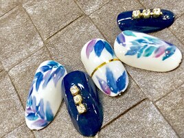 ブルーなボタニカルネイル