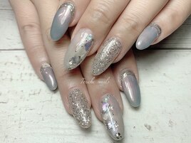 上品ブルーネイル