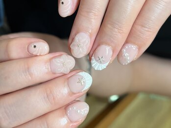 ネイルアンドアイラッシュスタジオ シュシュ(chouchou)の写真/ちび爪でもショートでもしっかりアート！フォルムにこだわり指先を輝かせるサロン☆