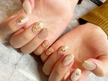 クラッシー(Classy)/ゴールド×ホワイト♪