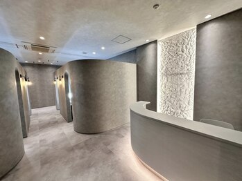 ホワイトニングビューティー つくば店の写真/お顔の悩みをまとめて解消◎お肌だけではなく口元のケアも♪ホワイトニングで清潔感もUPする輝く白さへ！