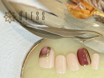 額縁アートで知的な秋の装い