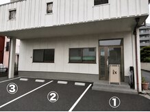 アイズ(i's)/サロン前に駐車場3台あり