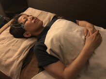 あしカラダ 那覇新都心店の雰囲気（低周波の専用マシンでアイケアも出来ます）