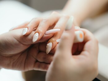 エムプラス(M+)の写真/【メンズも大歓迎】毎月通いやすい定額メニューをご用意!トレンドを押さえた最旬デザインをお届け♪