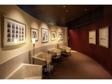 アナスタシア ミアレ 表参道店/表参道店の待合室｜眉毛サロン