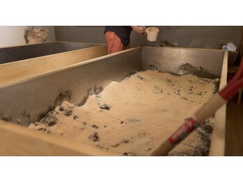 SHIBAURA酵素浴サロン ジュン 田町 芝浦店(Jun)/米糠のお手入れ様子
