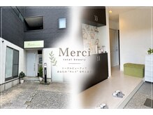 メルシートータルビューティー(MERCI)の雰囲気(白黒の一軒家♪駐車場完備サロントータルビューティー)