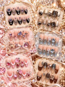 フォアサロン 新宿西口店(foi salon)の写真/100種類以上から選べる華やかなネイルチップ 上品系からキラキラ韓国風まで、特別な指先に