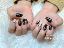 アンガット(angot.)/甘辛ブラックニュアンスネイル