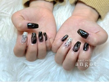 アンガット(angot.)/甘辛ブラックニュアンスネイル