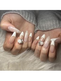 レース×シンプルフレンチ