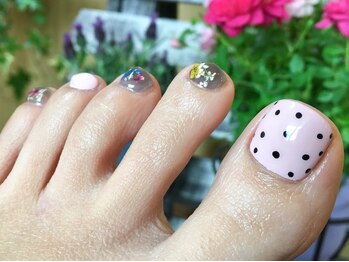 サロンドフォーエイチ(salon de 4H)/トレンドのドットを足元にも♪