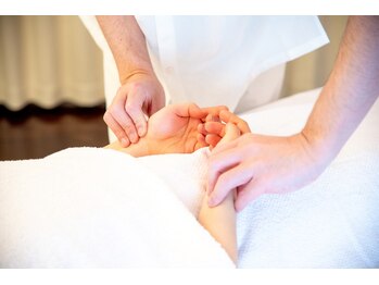 しらゆき堂鍼治療院/脈を見る