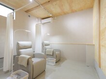 半個室でリラックスして施術できる空間になっております♪