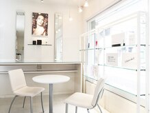 ポーラ ザ ビューティ 心斎橋店(POLA THE BEAUTY)/心斎橋店の明るい店内