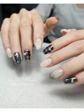 ダーラヘスト ネイル(Dalahast Nail)/ブラック基調のニュアンスネイル