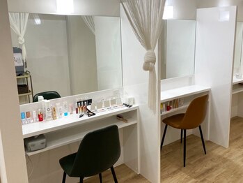 ジェイエステティック 平塚店/お帰り前は充実のメイクブースへ