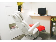 スリープムーン(Sleep MOON)の雰囲気（長時間でも首や腰に負担をかけない電動リクライニングチェ）