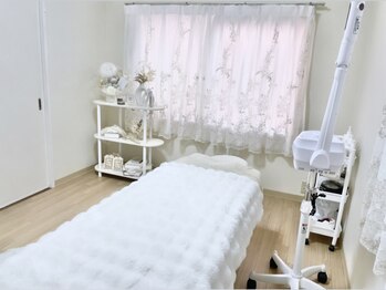 アルム(a'lm)/店内☆白を基調とした施術ルーム