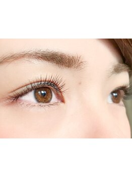 ナチュラル上品な目元にしたい