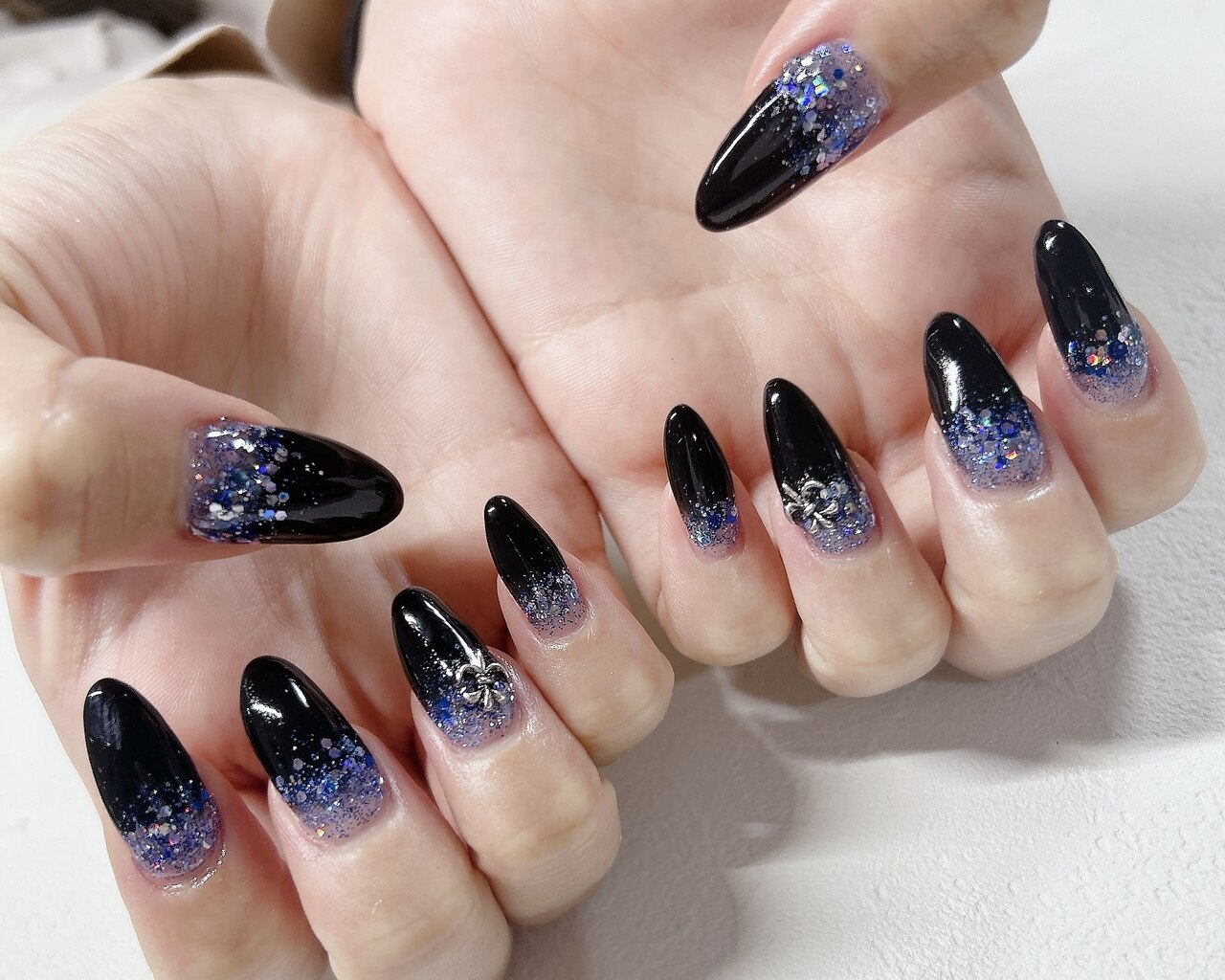 2026年冬トレンド】ラメグラデーション 夏のネイルデザイン集｜人気順