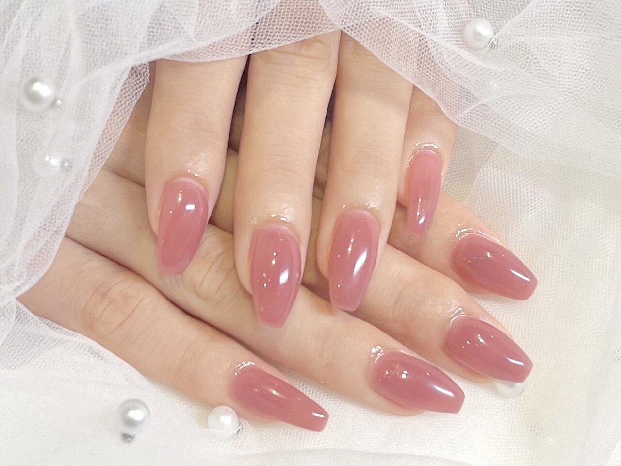 くすみベージュうるうるオーロラぷっくりニュアンスネイル 韓国 ちゅるん 冬 水滴 2025年-2026年冬トレンド】ちゅるんのネイルデザイン集｜人気順｜2