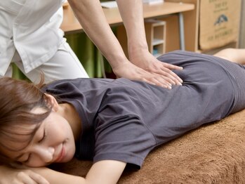 整体オガサワラの写真/【思わず手を当ててしまう腰痛から脱出】我慢して無理を重ねた結果回復に時間もコストもかかってしまう前に