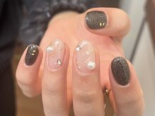 スエン(Suen)/パールを纏う抜け感ネイル
