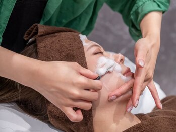 リシェ ネイル アンド アイラッシュ(riche)の写真/【素肌美人】フェイシャルシェービングでつるん肌に《通常¥6600→¥4980》前撮り・イベント前にオススメ◎