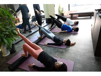 リモーネ(Limone)/ポールを使ったグループレッスン