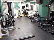 コアコンディショニングベース 両国の雰囲気(【1st floor】フリーウェイトをはじめ様々なトレーニング可能!)