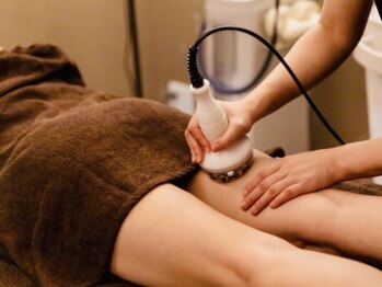 オッペンコスメティクス ぱぁる。(OPEEN COSMETICS)の写真/【下肢キャビテーション＋台湾式足もみ¥5500】本格マシンと熟練の手技で効果実感◎施術後は足が軽くなる♪